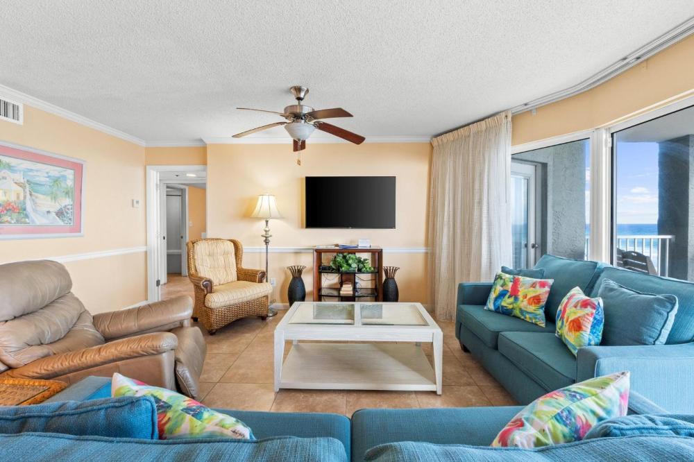 Three-Bedroom Apartment with Ocean View interior